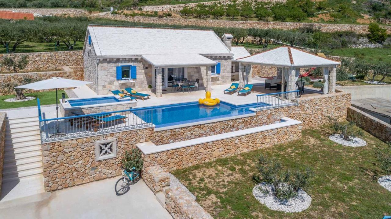 Traditional Stone Poolside In Bol